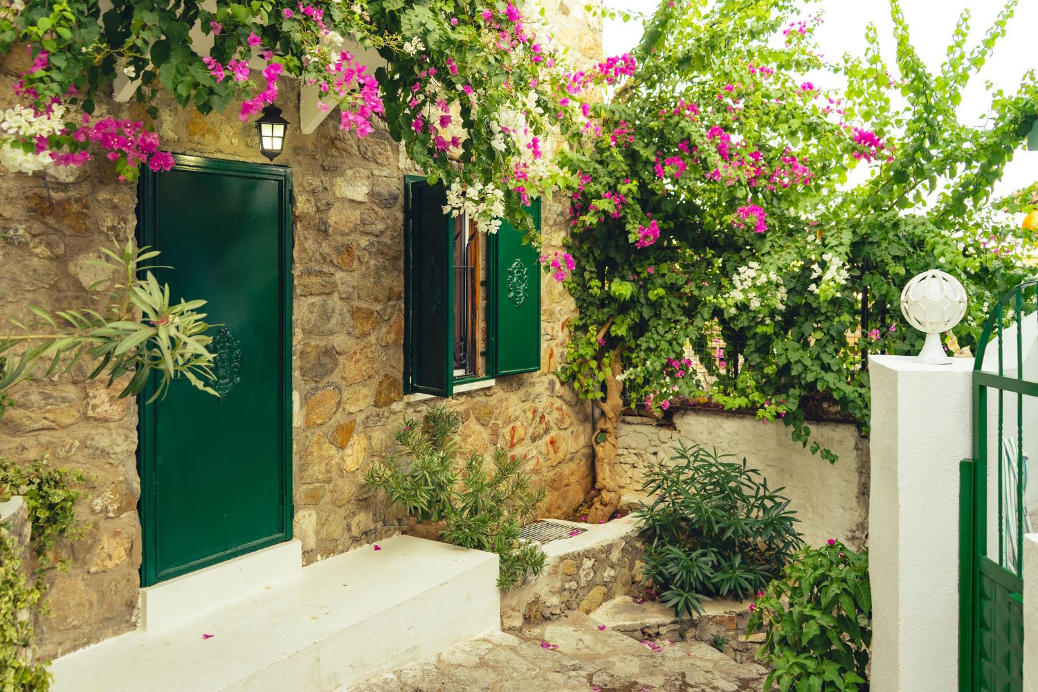 Hiszpania – Idealne miejsce do zamieszkania: Jak zrealizować marzenie o posiadaniu własnego domu?